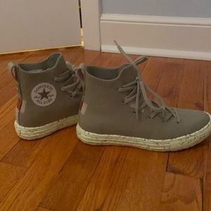 Converse FlyKnit High Tops. Women’s 7. Never worn.